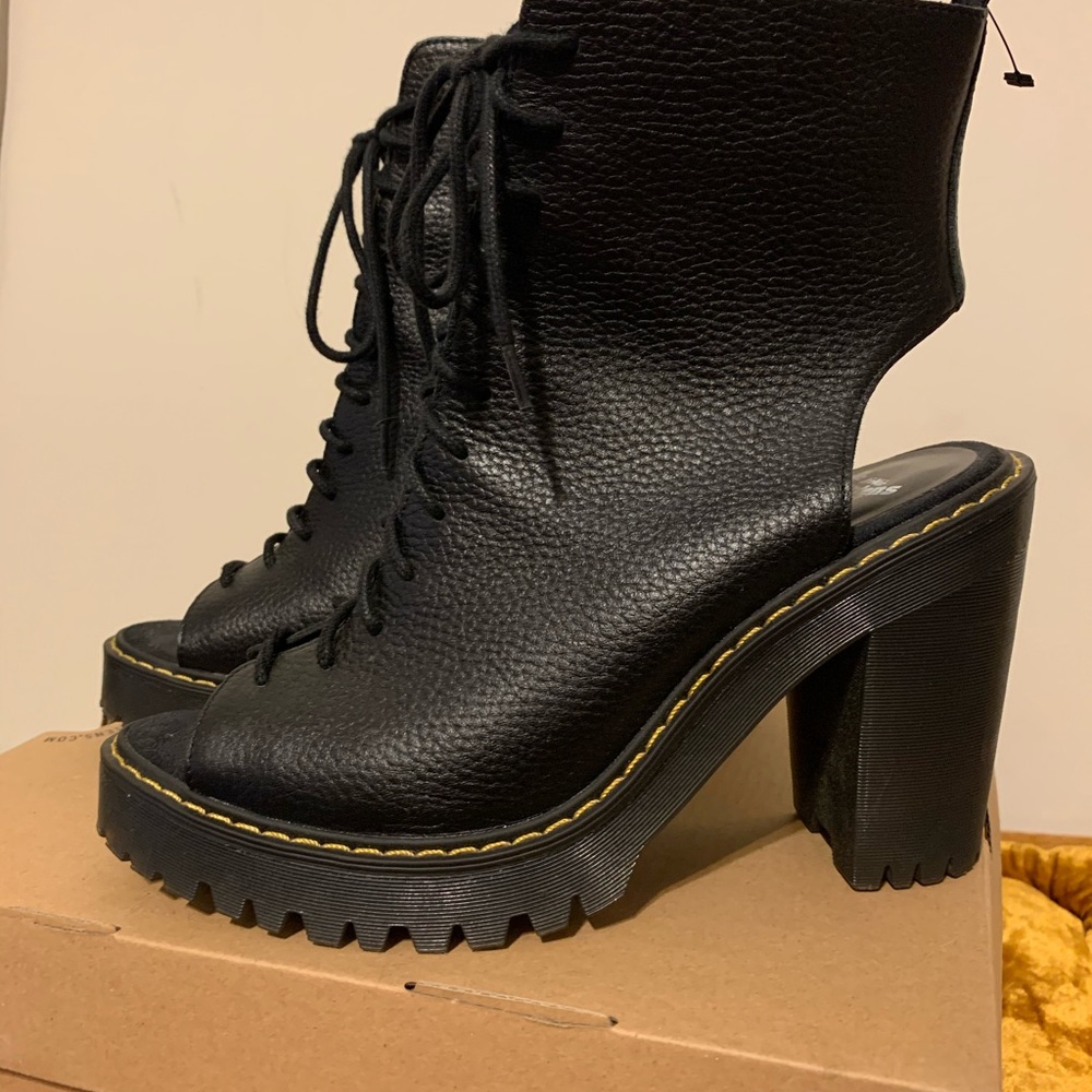 Dr martens boot heeled